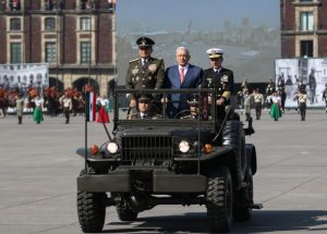 Andrés Manuel López Obrador, presidente de México, acompañado de Luis Cresencio Sandoval, secretario de la Defensa Nacional y Rafael Ojeda, secretario de Marina encabezó el recorrido de revista en el desfile en Conmemoración del 113 Aniversario del inicio de la Revolución Mexicana que se lleva a cabo en la Plancha del Zócalo Capitalino.