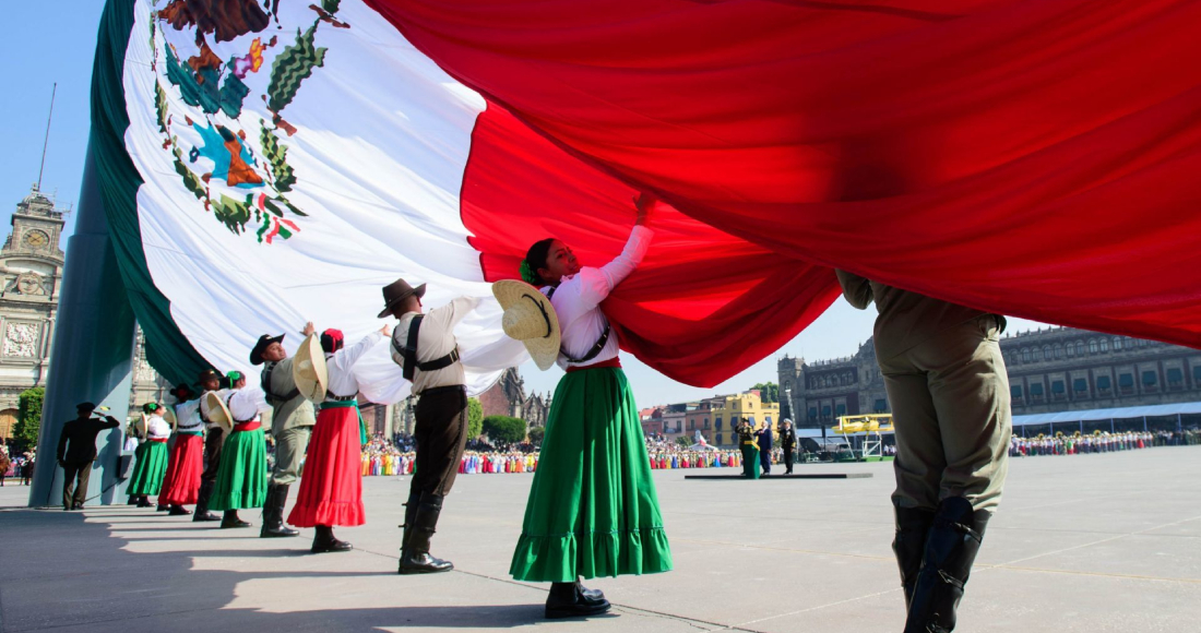 Andrés Manuel López Obrador, Presidente de México; Luis Cresencio Sandoval, Secretario de la Defensa Nacional, y José Rafael Ojeda Durán, secretario de Marina, encabezaron el desfile conmemorativo del 113 Aniversario de la Revolución Mexicana en la Plaza de la Constitución.