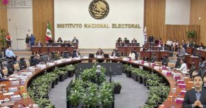 Durante una sesión extraordinaria, el Consejo General del Instituto Nacional Electoral (INE) estableció este jueves las reglas básicas para la realización de los tres debates entre las candidaturas a la Presidencia de la República en 2024.