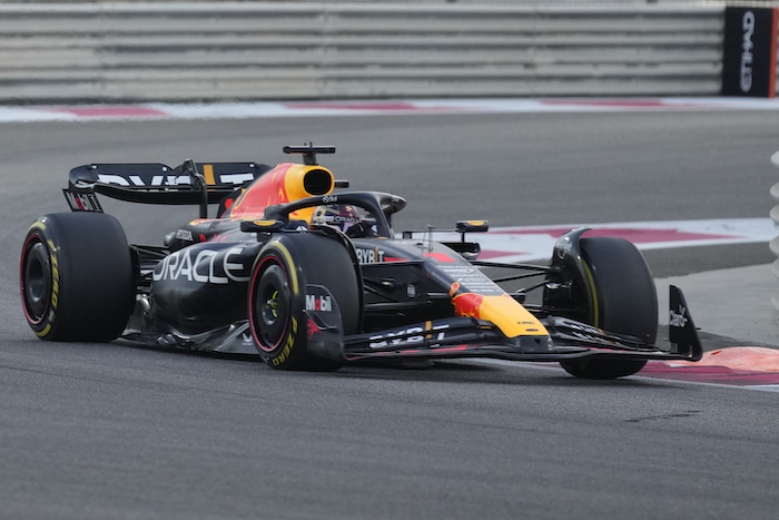 Max Verstappen conduce su Red Bull durante el Gran Premio de Abu Dabi, el domingo 26 de noviembre de 2023.