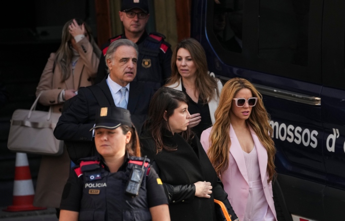 Shakira alcanzó un acuerdo de último momento para evitar el riesgo de ir a prisión, en el primer día de su juicio por fraude fiscal, en Barcelona. 