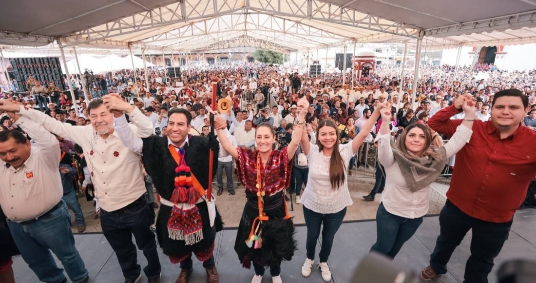 Rodeada de hombres y mujeres del pueblo tzeltal de Tenejapa, en los Altos de Chiapas, Claudia Sheinbaum dijo que la continuidad de la Cuarta Transformación se logrará con un Gobierno que asegure la igualdad entre mujeres y hombres.