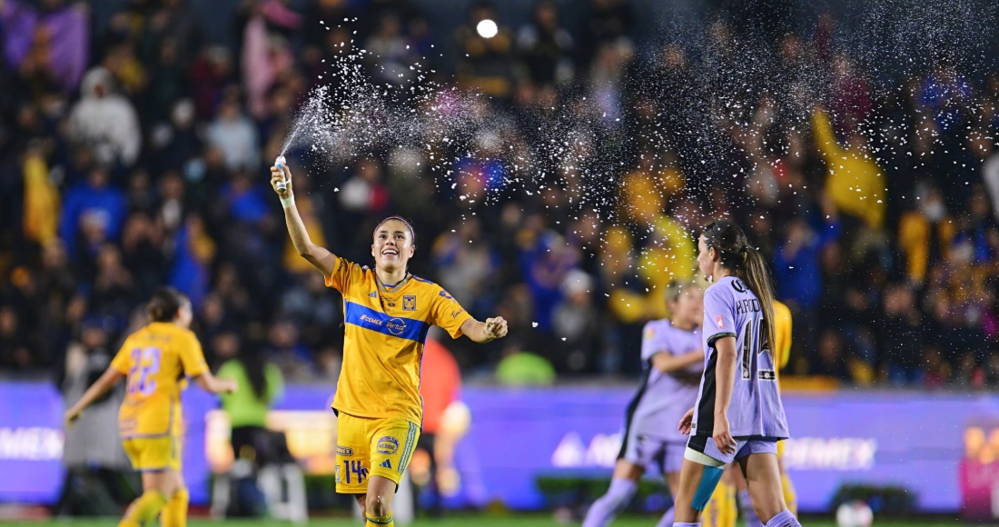 Tigres Femenil logró coronarse por sexta vez en la Liga MX tras empatar 0-0 la vuelta de la gran final ante América, pero había resuelto todo desde la ida con la goleada 3-0. Foto: X @TigresFemenil