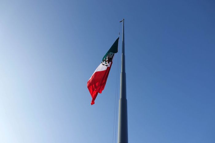 Una Bandera de México.