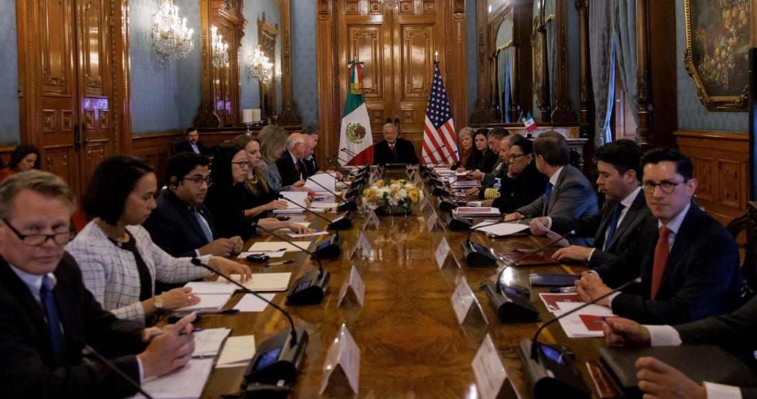 El Presidente Andrés Manuel López Obrador anunció la mañana de este jueves que durante la reunión que sostuvo ayer con la delegación de funcionarios de alto nivel de Estados Unidos, se acordó no cerrar los puentes fronterizos ni el paso a los ferrocarriles para no afectar el intercambio comercial.