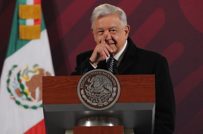 El Presidente Andrés Manuel López Obrador aseguró que acatará la decisión de la Comisión de Quejas y Denuncias del Instituto Nacional Electoral (INE), quien le exigió que retire todos los materiales sobre el reciente llamado que hizo a no sólo votar por la Presidencia en las elecciones de 2024, sino también para que se obtenga la mayoría en el Congreso.