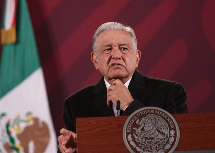 El Presidente Andrés Manuel López Obrador definió esta mañana a un mismo “grupo de saqueadores”, “un club”, como los autores del saqueo de bienes nacionales y los que organizaron los fraudes electorales desde Miguel de la Madrid Hurtado hasta Felipe Calderón Hinojosa, con especial énfasis en Carlos Salinas de Gortari.