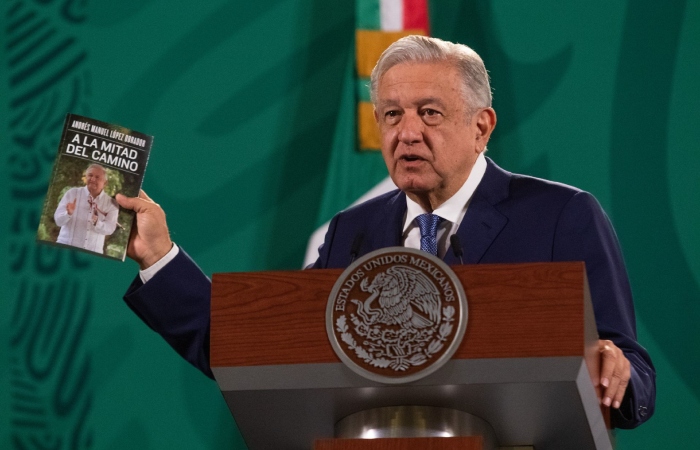 En agosto de 2021, el Presidente presentó su libro titulado A la mitad del camino. Foto: Galo Cañas, Cuartoscuro