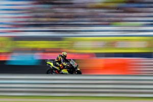 El italiano Marco Bezzecci, de Ducati Mooney VR46 Racing, compite en una práctica de la Moto2 en el circuito Termas de Río Hondo en Argentina, el 31 de marzo de 2023