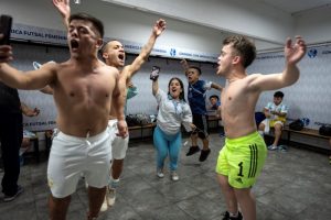 La selección argentina festeja su triunfo ante Perú en el Mundial de Talla Baja en Buenos Aires, el 9 de noviembre de 2023