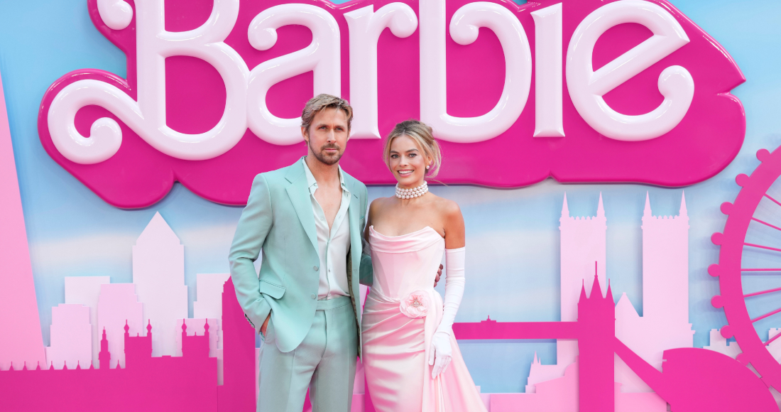 Ryan Gosling, izquierda, y Margot Robbie posan a su llegada a la premiere de "Barbie" el 12 de julio de 2023, en Londres. “Barbie” de Greta Gerwig dominó las nominaciones a los Globos de Oro con nueve menciones el 11 de diciembre de 2023.