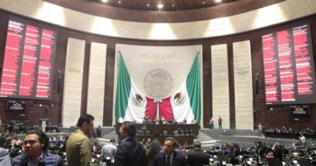 Con 409 votos a favor, uno en contra y dos abstenciones, el pleno de la Cámara de Diputados aprobó la reforma a las leyes laborales con el fin de aumentar de cinco a 20 días con goce de sueldo el permiso de paternidad para padres mexicanos.