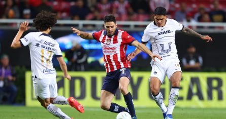 Chivas derrotó el jueves 1-0 a Pumas para tomar una magra ventaja en la serie de cuartos de final del Torneo Apertura 2023.