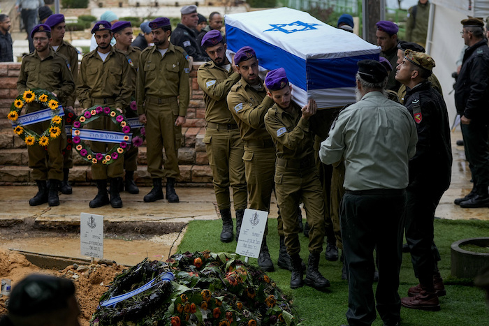 El funeral de un soldado israelí en Jerusalén el 24 de diciembre de 2023.