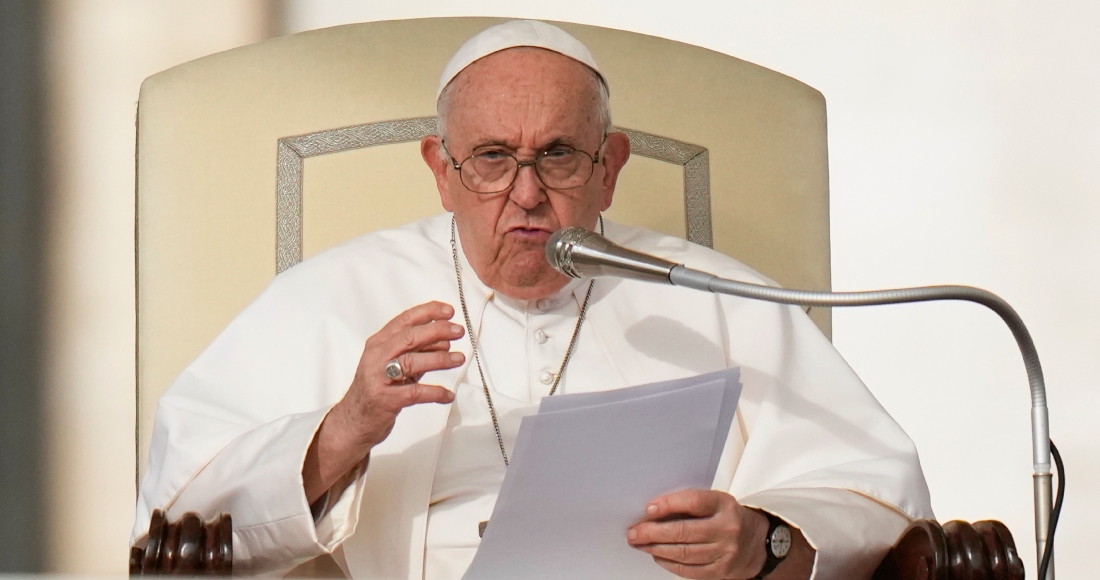 El Papa Francisco habla durante su audiencia general semanal en la Plaza de San Pedro, en Roma, el 18 de octubre de 2023.