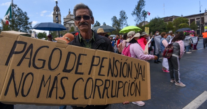 Jubilados y pensionados ISSEMYM exigen pagos.