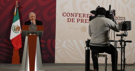 El Presidente Andrés Manuel López Obrador anunció que a partir de mañana comenzará a operar la megafarmacia de Huehuetoca, Estado de México, la cual abastecerá de medicamentos a los hospitales mexicanos. Foto: Denisse Hernández, Cuartoscuro