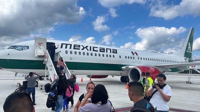 El vuelo inaugural de la aerolínea Mexicana de Aviación aterrizó este martes en el nuevo Aeropuerto Internacional de Tulum, llamado Felipe Carrillo Puerto, después de haber sido desviado hacia Mérida, Yucatán, debido a un banco de niebla que impidió que la aeronave llegara a su destino a la hora prevista.