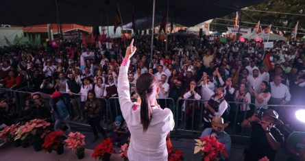 La precandidata a la Presidencia de México por Morena, Claudia Sheinbaum, visitó este viernes el municipio de Amozoc, en Puebla, en donde se reunión con simpatizantes y destacó que uno de los proyectos importantes en el segundo piso de la Cuarta Transformación será el rescate de los trenes de pasajeros en el país.