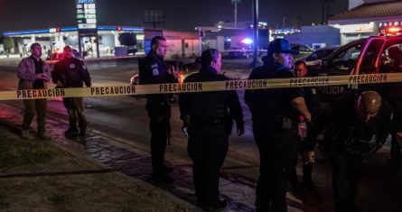 El subjefe policiaco del distrito de Otay, en Tijuana, Ricardo Alejandro Mora, fue atacado a balazos a las seis de la mañana de ayer sábado en la calle Loma del Alba de la zona conurbada de Cuesta Blanca, en la delegación de Santa Fe, en la zona limítrofe entre Tijuana y Playas de Rosarito. Imagen ilustrativa. Foto: Omar Martínez, Cuartoscuro