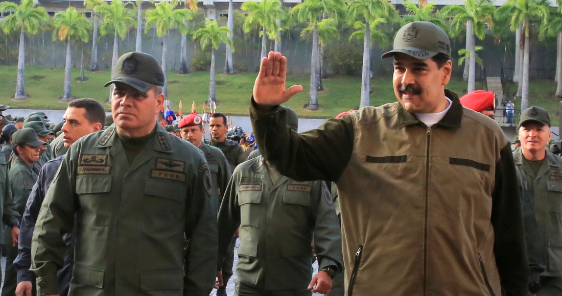 El Presidente de Venezuela, Nicolás Maduro, acompañado de su Ministro de Defensa, Vladimir Padrino. Foto: Jhonn Zerpa, Miraflores Press Office vía AP