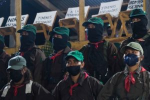 Desde el Caracol de Dolores Hidalgo en Ocosingo, en la selva de Chiapas, el subcomandante Moisés explicó que la base de la nueva etapa del zapatismo es la “Tierra común, Tierra de nadie”, es decir, el territorio libre de comisariados, agentes, empresas y autoridades ejidales y estatales.