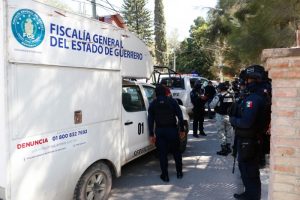 Ambos cadáveres estaban dentro de un automóvil, un Passat color blanco, mismo en el que se trasladaban el día que fueron reportados como desparecidos.