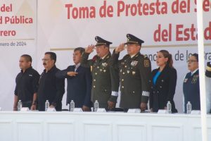 Con la presencia de la secretaria de Seguridad Pública y Protección Ciudadana, Rosa Icela Rodríguez Velázquez y el secretario de la Defensa Nacional, Luis Crescencio Sandoval, la gobernadora Evelyn Salgado ante elementos de las diversas áreas de la fuerza estatal, tomó la protesta de ley al nuevo secretario de Seguridad Pública en el estado. Foto: Dassaev Téllez Adame, Cuartoscuro.