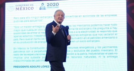 El Presidente Andrés Manuel López Obrador confirmó la mañana de este jueves que el paquete de iniciativas de reformas que mandará al Congreso de la Unión incluye una propuesta para desaparecer todos los organismos autónomos, los cuales, acusó, se "crearon para proteger a particulares y afectar el interés público".