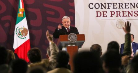 El Presidente Andrés Manuel López Obrador confirmó este lunes que los datos personales de las y los periodistas que cubren la "mañanera" fueron robados a través de un hackeo a la Presidencia de México, por lo que habrá acciones legales contra quienes resulten responsables, aunque sugirió que la oposición podría estar detrás de los hechos.