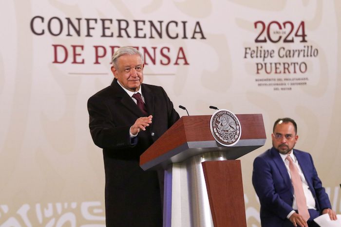 El Presidente Andrés Manuel López Obrador consideró que se trata de una operación similar a la que hizo el colectivo Guacamaya, el cual hackeó y filtró un sinfín de documentos de la Secretaría de la Defensa Nacional (Sedena) en 2022. 