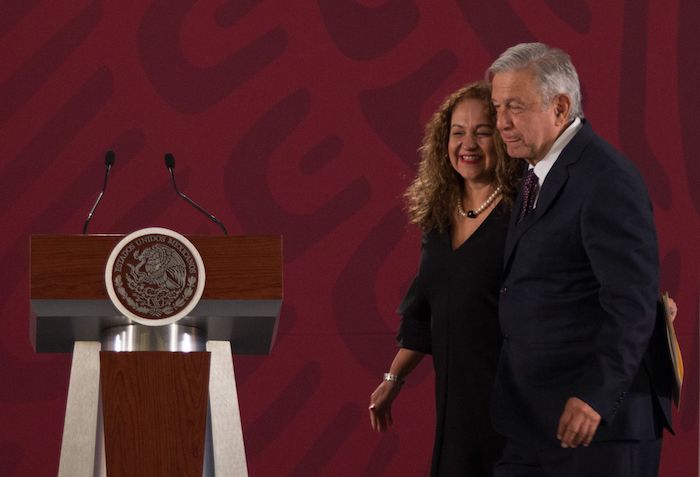 El 19 de julio de 2019, Sanjuana Martínez, directora de la Agencia de Noticias del Estado Mexicano, durante la conferencia matutina diaria en Palacio Nacional.