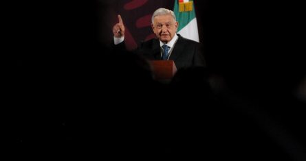 Andrés Manuel López Obrador amplió las iniciativas de reforma constitucional que presentará el próximo 5 de febrero.