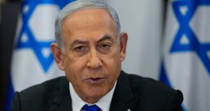 El Primer Ministro israelí Benjamin Netanyahu preside una reunión de su Gabinete en la base militar Kirya, donde se encuentra la sede del Ministerio de Defensa de Israel, en Tel Aviv, el domingo 24 de diciembre de 2023.