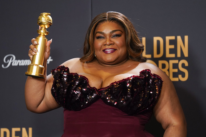 Da'Vine Joy Randolph posa en la sala de prensa con el premio a la Mejor Actriz de Reparto en cine por "The Holdovers" en la 81a edición de los Globos de Oro el domingo 7 de enero de 2024, en el Hotel Beverly Hilton en Beverly Hills, California.