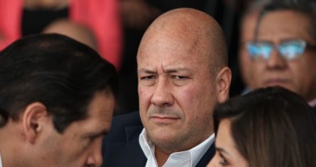 Enrique Alfaro Ramírez, Gobernador de Jalisco, rechazó la mañana de este miércoles la forma en que Samuel García Sepúlveda, su homólogo en Nuevo León, destapó al Diputado federal Jorge Alvarez Máynez como precandidato presidencial de Movimiento Ciudadano (MC), “en una mesa con botana y cerveza”, y sugirió que no apoyará ninguna imposición de la burocracia del partido.