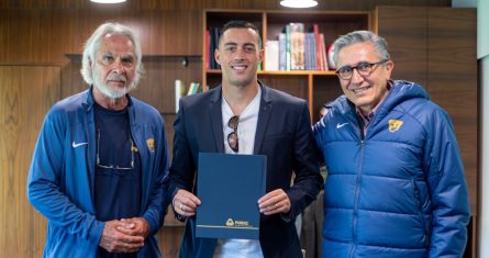 El equipo de Pumas ya tiene a la pareja que acompañará a Guillermo Martínez en el ataque. Este martes, después de pasar los exámenes médicos correspondientes y estampar su firma en el contrato, el cuadro del Pedregal hizo oficial la llegada de Rogelio Funes Mori a su plantilla, de cara al Clausura 2024 de la Liga Mx. Foto: X @PumasMX