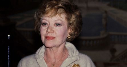 Se muestra a la actriz Glynis Johns, el 11 de septiembre de 1982. Johns, una estrella de cine y teatro ganadora del premio Tony que interpretó a la madre de película clásica "Mary Poppins" y presentó al mundo la canción "Send in the Clowns" de Stephen Sondheim, falleció el jueves 4 de enero de 2024. Tenía 100 años.