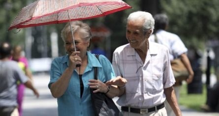 Personas de la tercera edad en Monterrey.