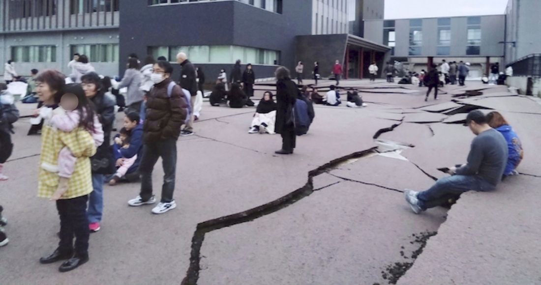 En la imagen, vista de las grietas en una calle luego de un potente sismo, en Wajima, en la prefectura de Ishikawa, Japón, el 1 de enero de 2024.