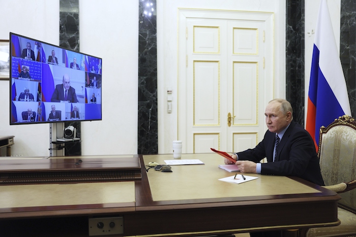 El Presidente ruso Vladímir Putin encabeza una junta del Consejo de Seguridad por videoconferencia en el Kremlin, en Moscú, Rusia, el 19 de enero de 2024.