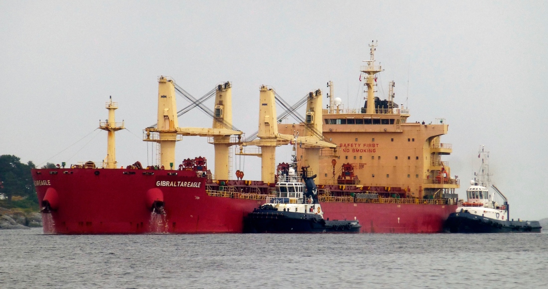 El buque de carga Gibraltar Eagle en esta imagen del 29 de junio de 2023, frente a Kristiansand, Noruega. Foto: AP