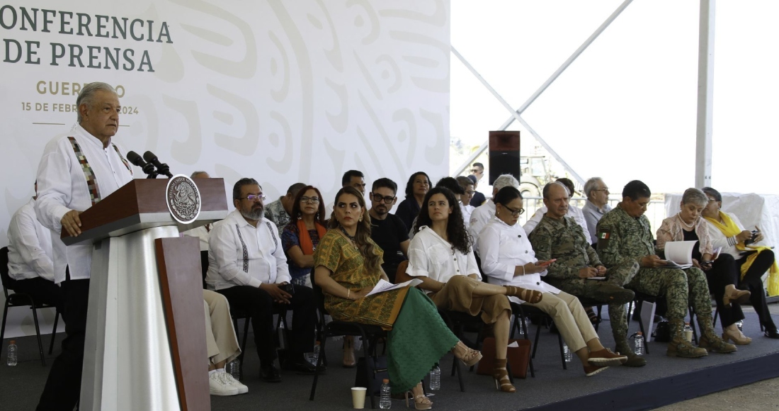 Andrés Manuel López Obrador, presidente de México realizo su conferencia de prensa matutina desde Acapulco. Fue acompañado por gabinete y funcionarios de Guerrero. Foto: Presidencia, Cuartoscuro.