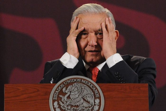 El Presidente Andrés Manuel López Obrador dijo que tiene una teoría sobre el origen de la publicación del reportaje del periodista Tim Golden, a quien ha señalado por ser "muy cercano" a Carlos Salinas de Gortari, sobre la investigación realizada por la Administración de Control de Drogas (DEA, por sus siglas en inglés) acerca de presuntos pagos del narcotráfico para su campaña de 2006.