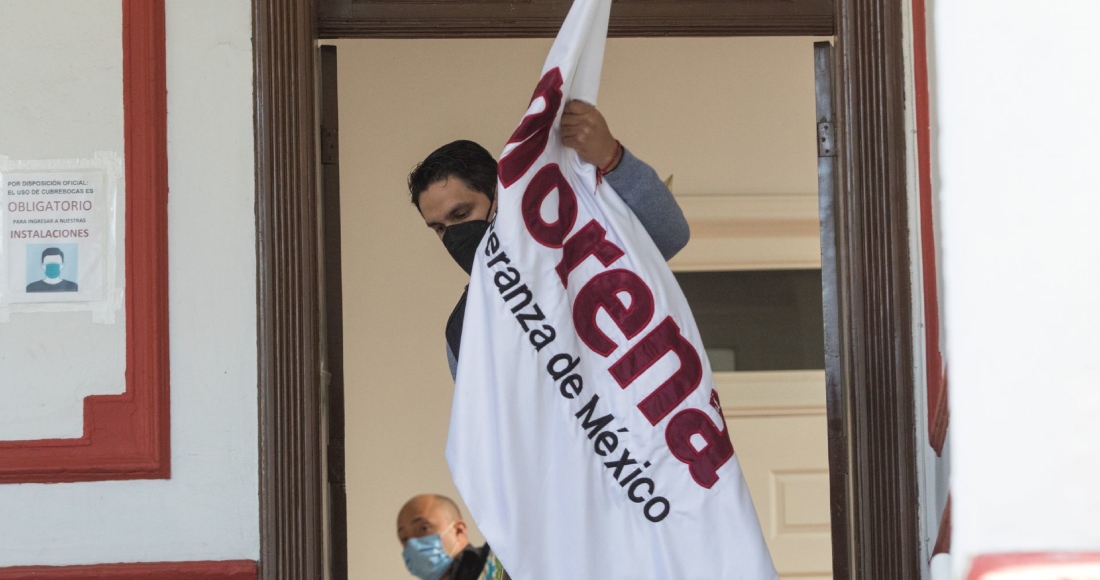 Una bandera de Morena.