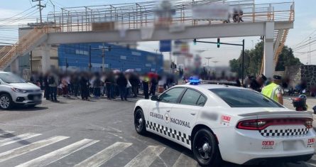 Miembros de la comunidad estudiantil de la Universidad Tecnológica de Tecámac (UTT), en el Estado de México, bloquearon este jueves la carretera México-Pachuca a la altura de Izcalli-Tizayuca con dirección a la Ciudad de México, a causa de una explosión que se registró en su plantel educativo.