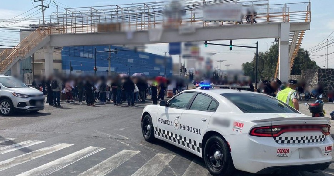 Miembros de la comunidad estudiantil de la Universidad Tecnológica de Tecámac (UTT), en el Estado de México, bloquearon este jueves la carretera México-Pachuca a la altura de Izcalli-Tizayuca con dirección a la Ciudad de México, a causa de una explosión que se registró en su plantel educativo.