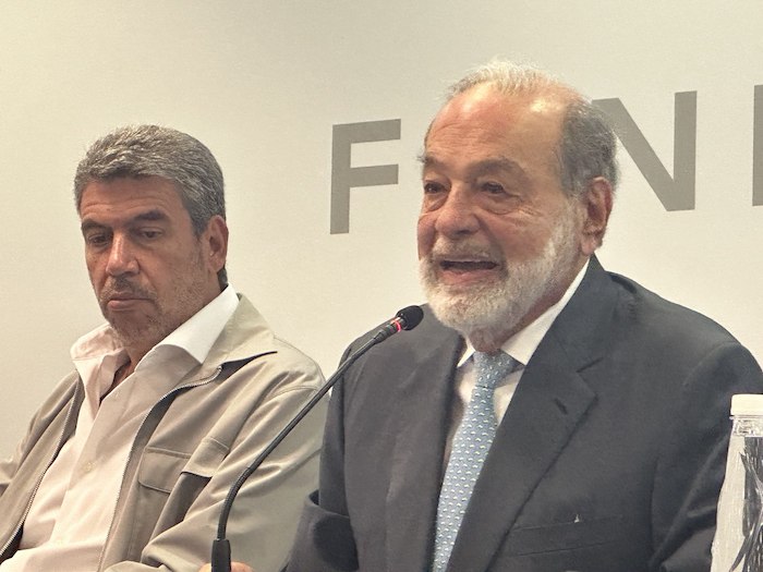 Sobre su fortuna, el empresario Carlos Slim afirmó que Telmex no es negocio, pero que no la va a vender, ni sus hijos, porque es mexicana.