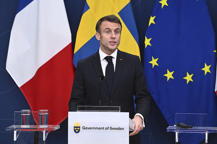 El Presidente francés Emmanuel Macron en conferencia de prensa en Estocolmo, Suecia, el 30 de enero de 2024.