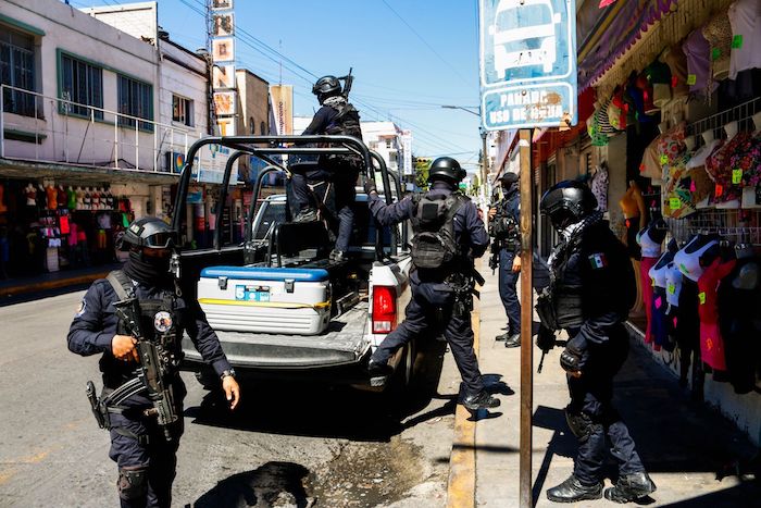 Ante la ola de violencia que se ha desatado en contra de los choferes del transporte público, las autoridades de los tres niveles de Gobierno han desplegado más seguridad en la capital de Guerrero.